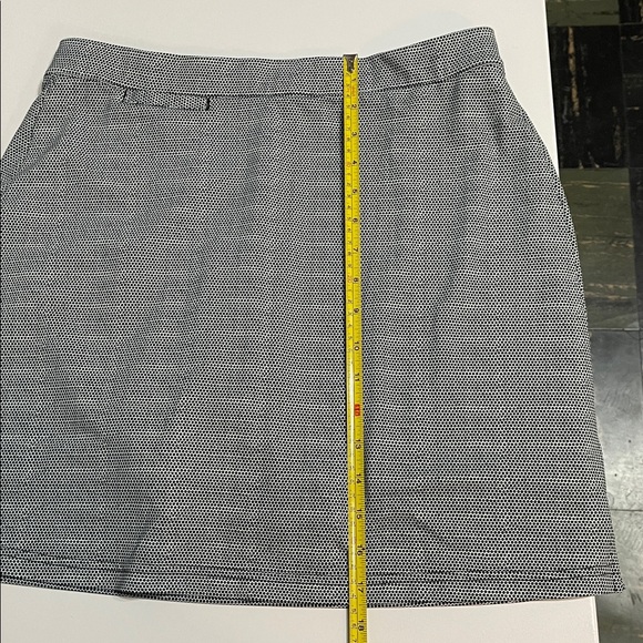 Peter Millar Athletic Golf Skort Women Sz Medium PullOn Black White Sun UPF 50+ - Picture 9 of 9